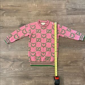 Gucci Pink Knit Sweater with Green GG Heart Motif Size 24 see measurements